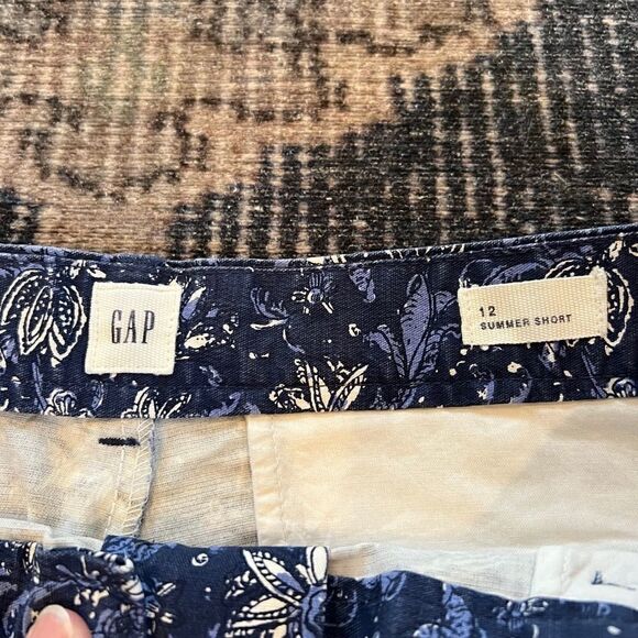 GAP Women's 12 navy floral stretch mid rise flat front zip up Summer sho… - Picture 4 of 10